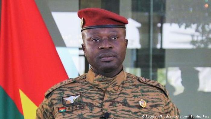 Burkina Faso : Paul-Henri Sandaogo Damiba démissionne et cède le pouvoir au capitaine Ibrahim Traoré