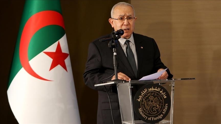 Algérie: le président Tebboune appelle la France à « se libérer de son complexe de colonisateurs »