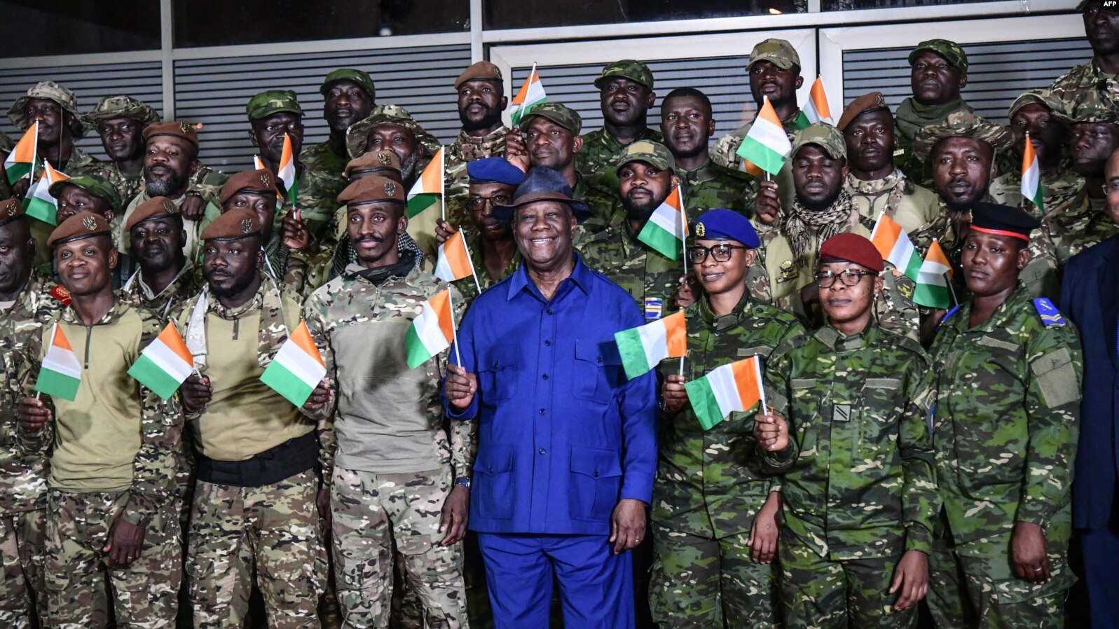 La Côte d’Ivoire décore ses 49 soldats détenus au Mali