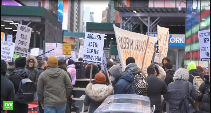 Etats-Unis : des New-Yorkais protestent contre l’OTAN et l’aide militaire à l’Ukraine