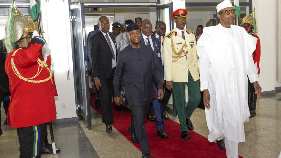 Le président nigérian Muhammadu Buhari a signé le budget 2023 de 21,83 trillions de dollars.