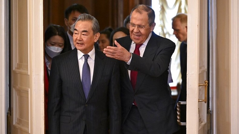 Les relations entre Moscou et Pékin ne cèdent pas à la pression de tiers (Wang Yi)