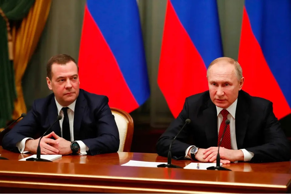 Crise Ukrainienne: « Zelensky n’aura pas à négocier. Il devra signer ce qu’on lui dira de signer » – Medvedev