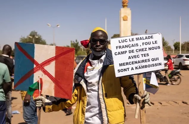 À l’instar du Mali, le Burkina Faso suspend France 24 dans le pays suite à la diffusion d’une interview d’Al-Qaïda