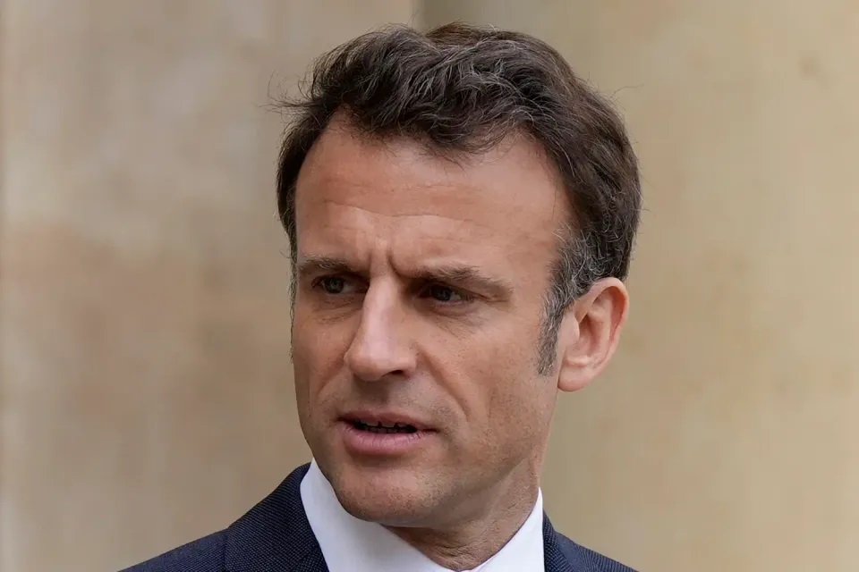 Retraites : Macron propose aux syndicats de les recevoir mardi afin « d’échanger »