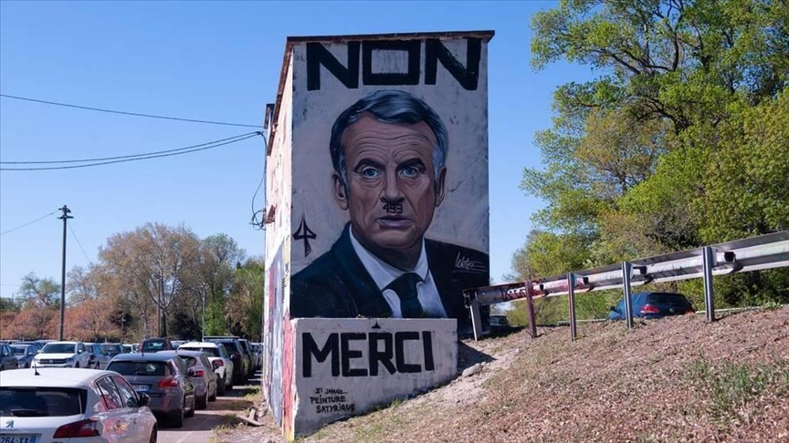 France : La fresque représentant Macron en Hitler repeinte en blanc