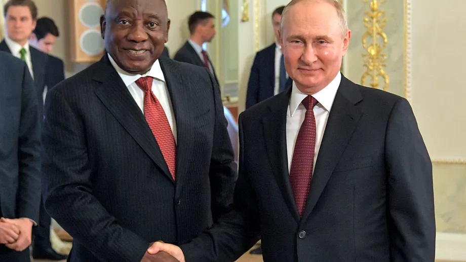 Sommet des Brics en Afrique du Sud: Moscou juge inopportune la participation de Macron
