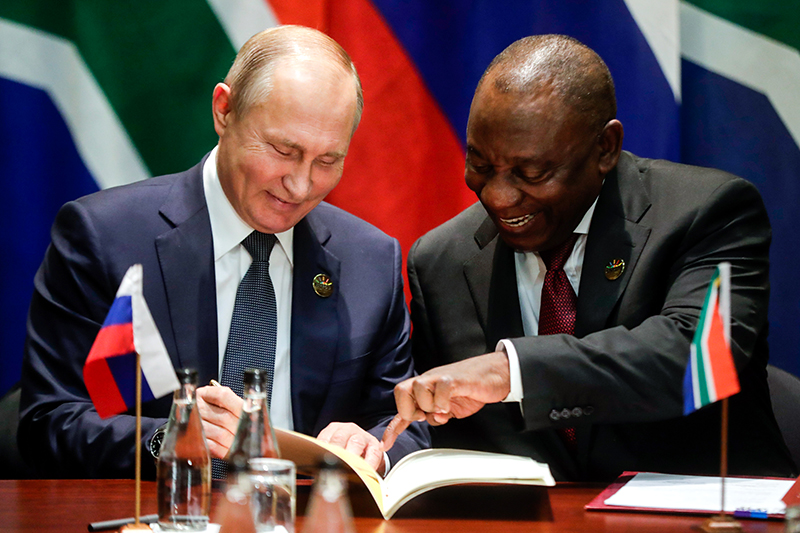 Afrique du Sud : l’opposition appelle les dirigeants des BRICS à soutenir Poutine