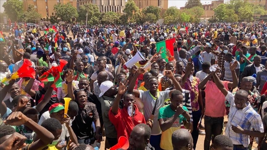 Burkina Faso : des milliers de personnes manifestent en soutien à la transition