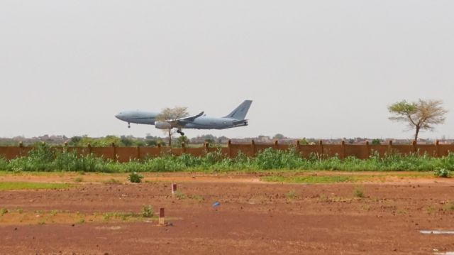 La France a achevé l’opération d’évacuation de ses ressortissants du Niger