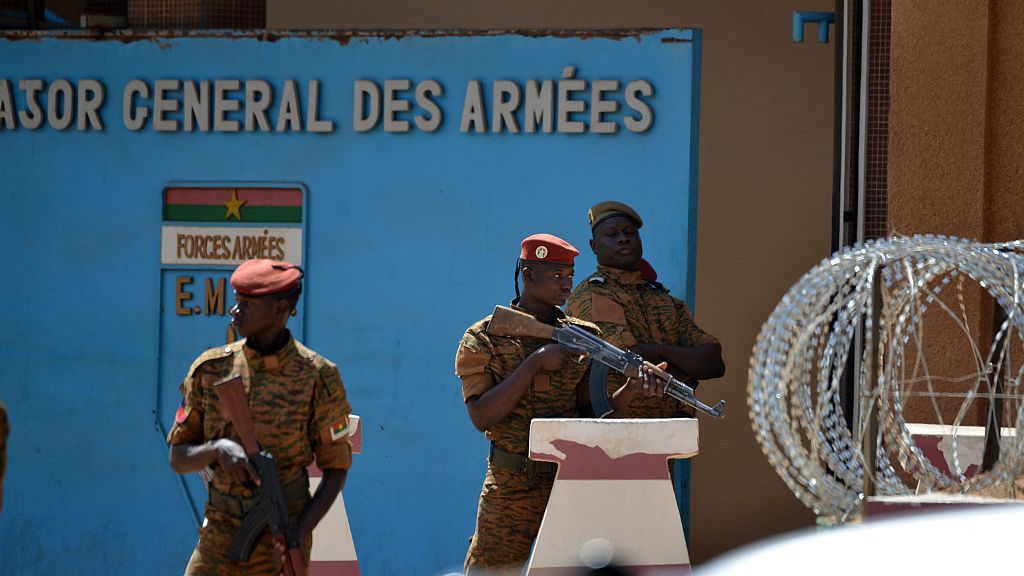 Le Burkina expulse l’attaché militaire français accusé d' »activités subversives »