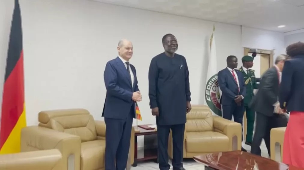Le chef de la CEDEAO et la chancelière allemande se rencontrent à Abuja