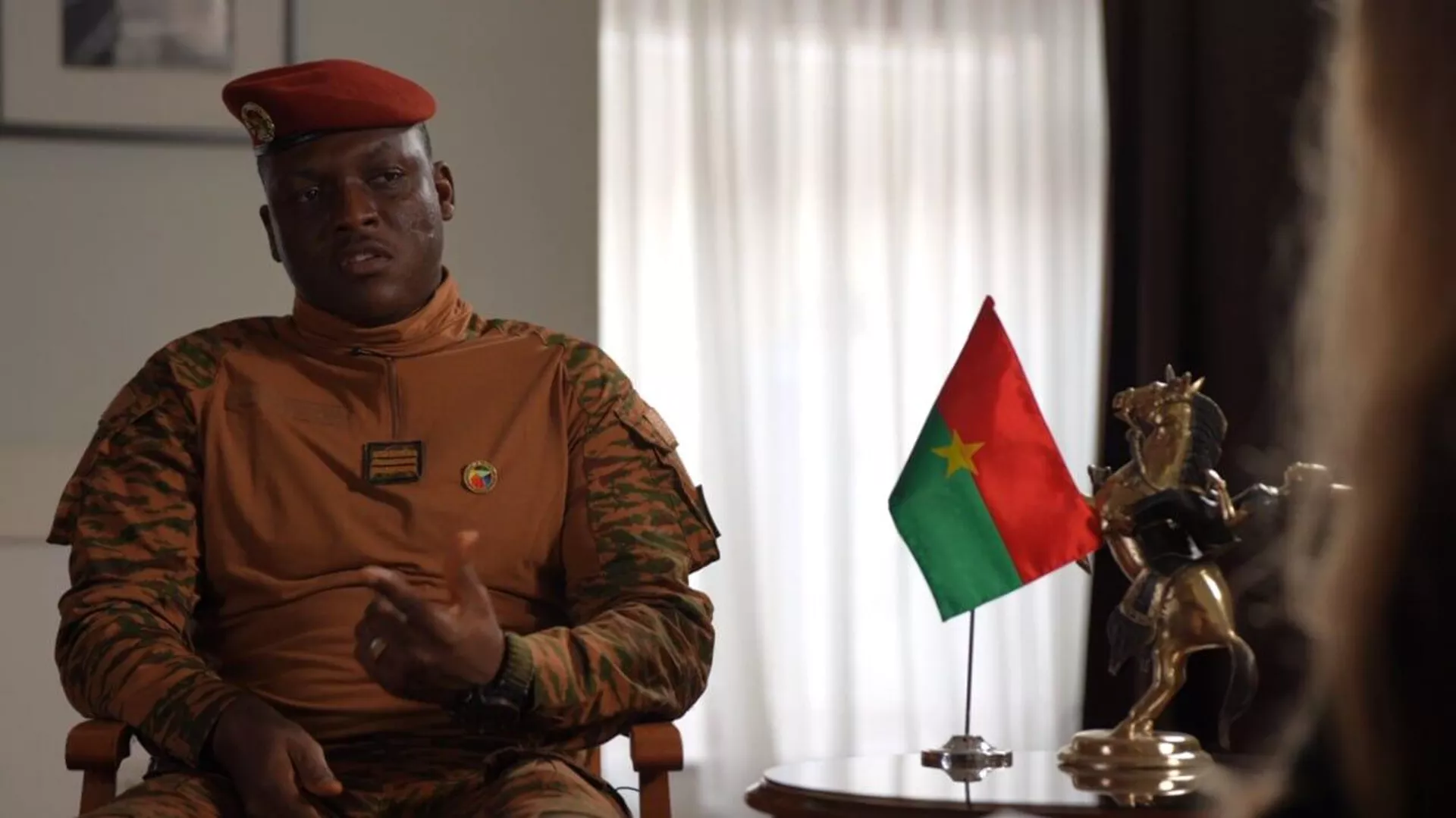 Le capitaine Traoré explique l’envoi d’un contingent burkinabé au Niger