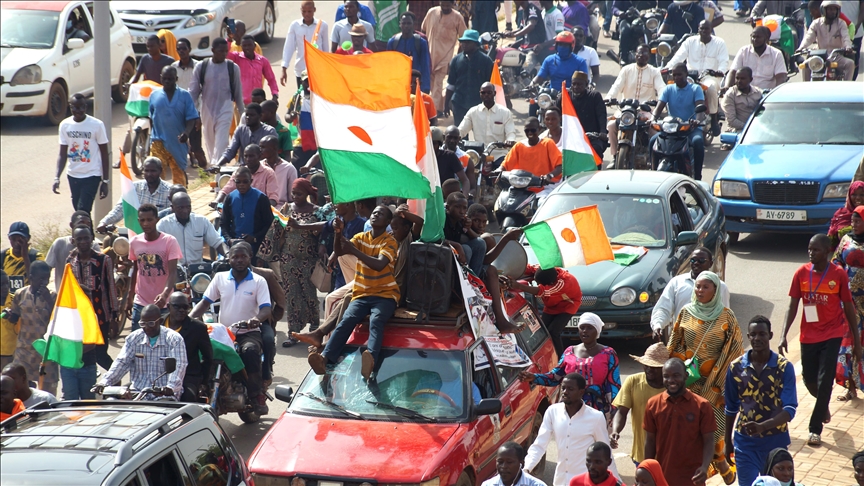 Niger : Grande manifestation devant la base militaire française à Niamey