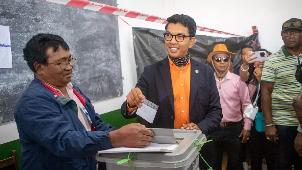 Madagascar : Andry Rajoelina réélu président au premier tour