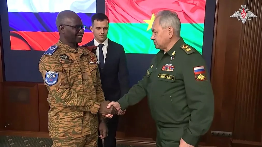 Le Burkina Faso et la Russie discutent de coopération militaire
