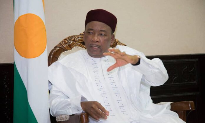 Niger : Mahamadou Issoufou porte plainte contre le diplomate français Sylvain Itté