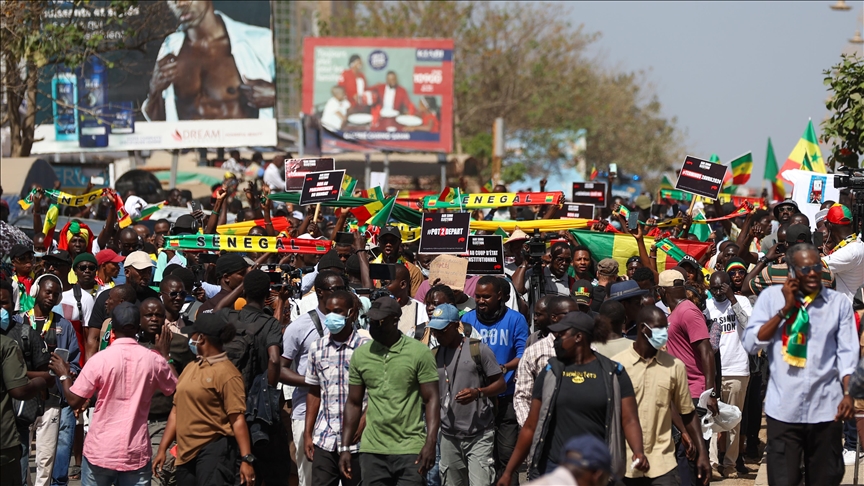 Dakar: des milliers de Sénégalais marchent pour exiger un scrutin présidentiel avant le 2 avril