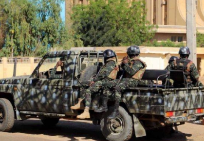 Les forces armées nigériennes ont intercepté un camion contenant des armes et des documents américains