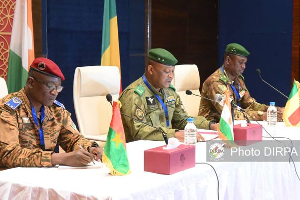 Le Mali, le Burkina Faso et le Niger créent une “force conjointe” antiterroriste