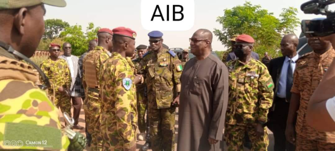 Rencontre inédite entre les ministres de la Défense de la Côte d’Ivoire et du Burkina