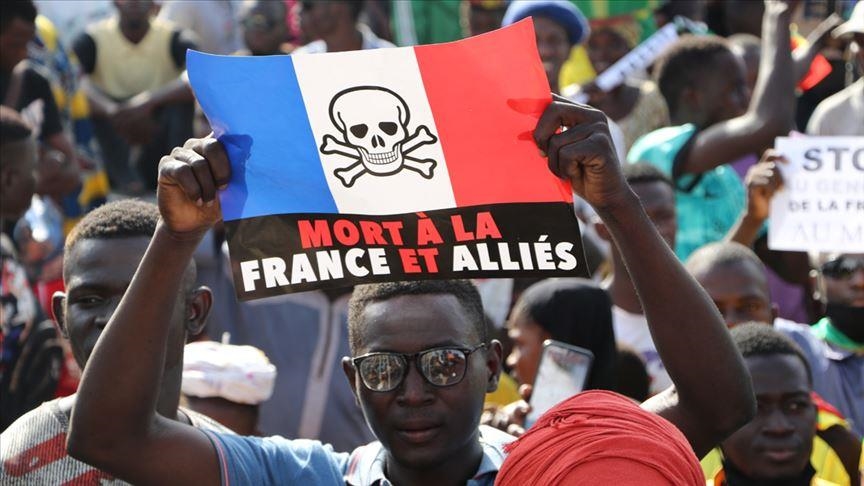Le 14 juillet, les habitants de bamako s’élèvent contre l’arbitraire de la france en afrique