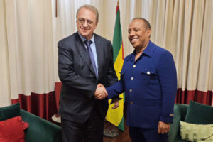 Le vice-ministre russe des Affaires étrangères et représentant spécial du président de la Fédération de Russie pour l’Afrique et le Moyen-Orient Mikhaïl Bogdanov et le Premier ministre Patrice Emery Trovoada