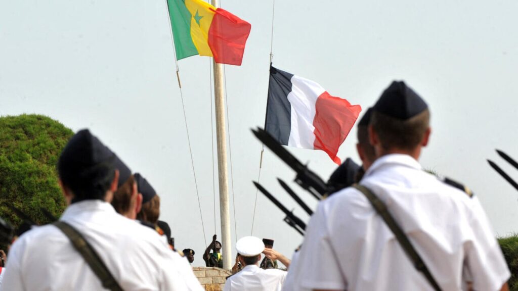 La France et le Sénégal s’accordent pour organiser le retrait des troupes françaises et le transfert des bases d’ici fin 2025